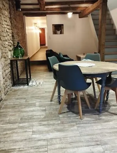 Avec Jardin Holiday home